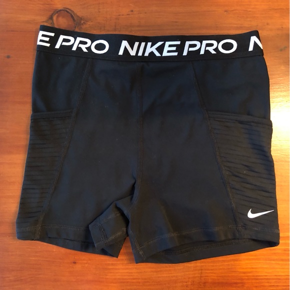 Nike Pro Women's 3" High-Waisted Training Shorts with Pockets - Picture 1 of 5